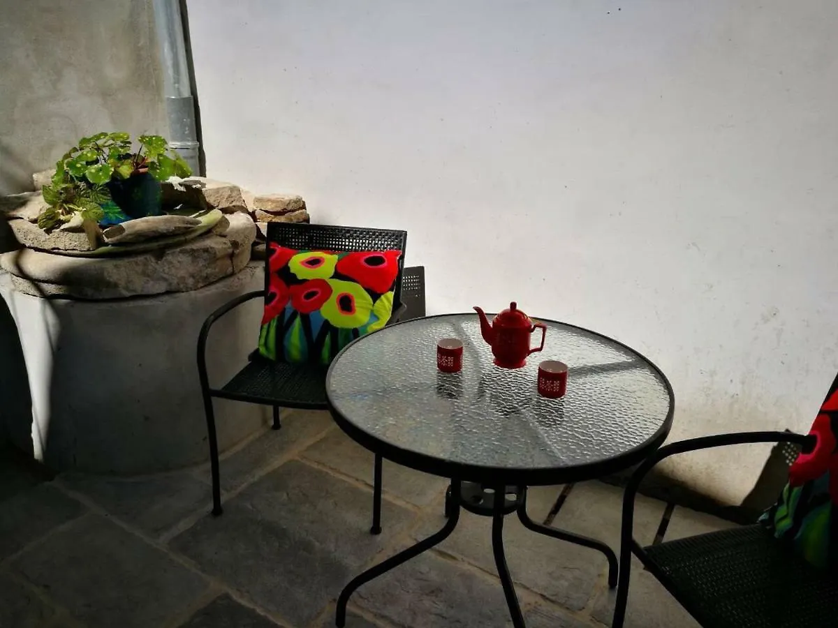 Cres Studio Till Apartment