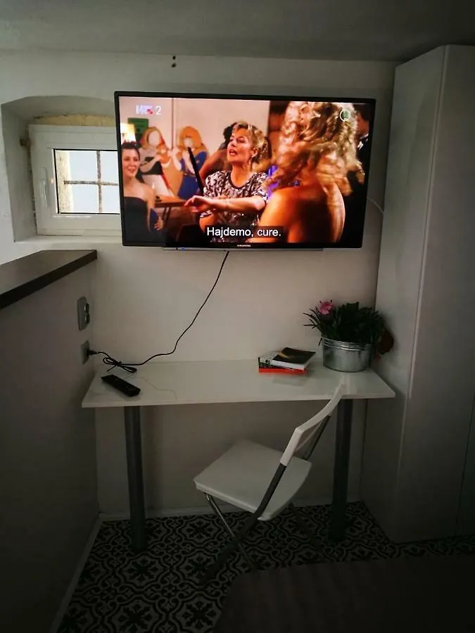 Cres Studio Till Apartment